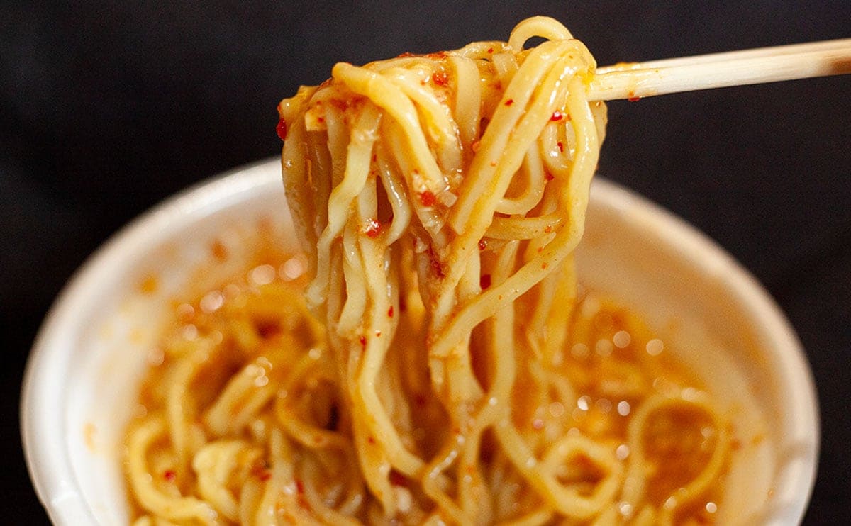 外出前は要注意!にんにくガンガンの【セブン】スタミナチルド麺