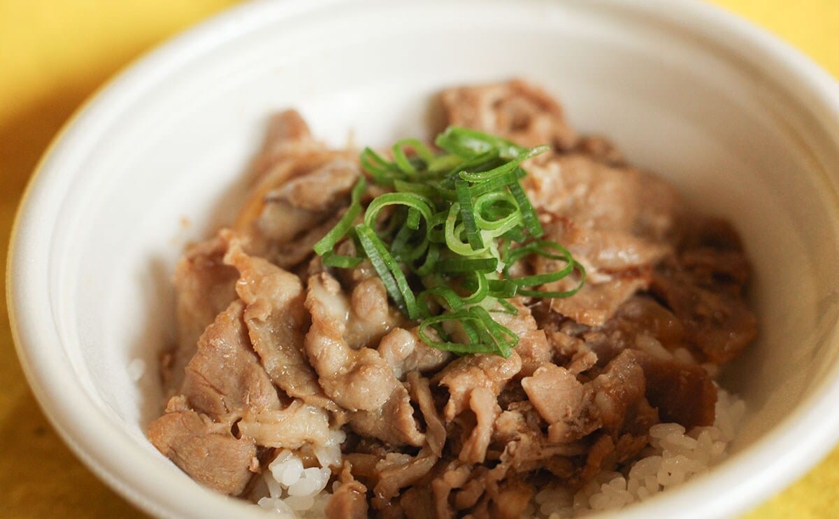 「残念」の声も。賛否両論の【すき家】新メニューを食べてみた