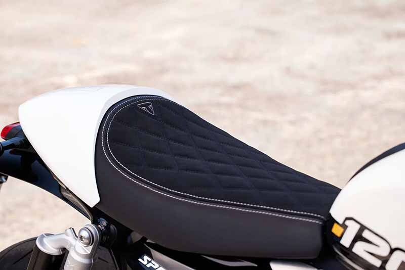 Speed Twin 1200/RS 記事7