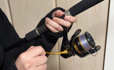 女性にLSJのタックルを持たせてみた 疲れにくいジャークのコツは脇にロッドを挟むこと