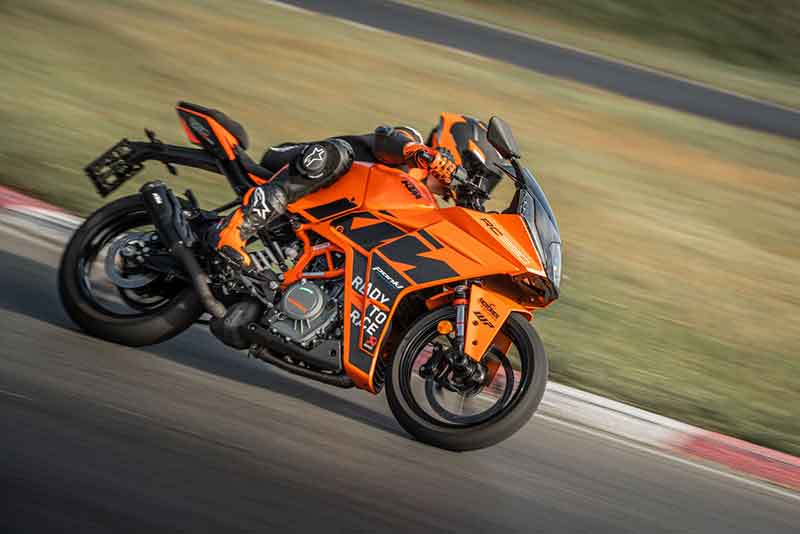 【KTM】「RC 390／GP」’22-23 および「890 DUKE GP」’23 モデルの希望小売価格を改定 記事2