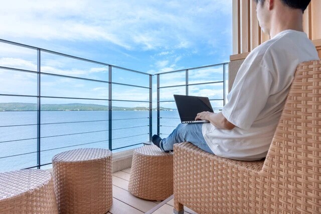 かつて「パソコン一台で仕事できる」と一世を風靡したSEOライターだが、潮目が変わりつつある(写真はイメージ)