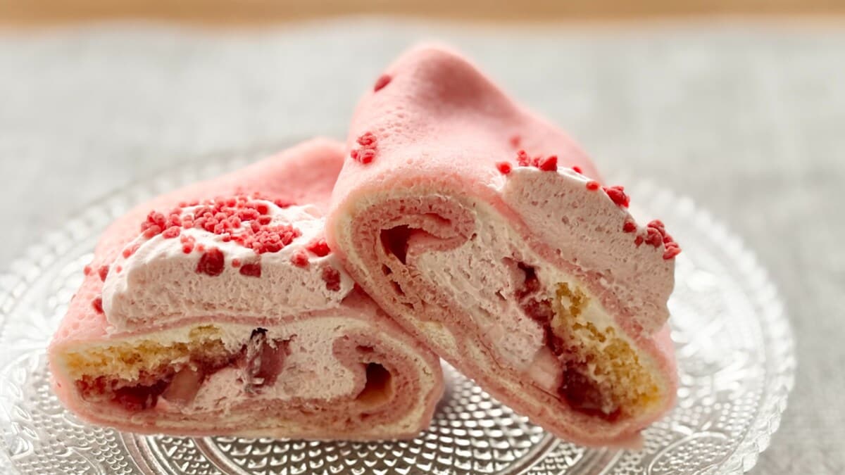 いちごダイスが贅沢!【ローソン】に人気ケーキの味がするコラボクレープ