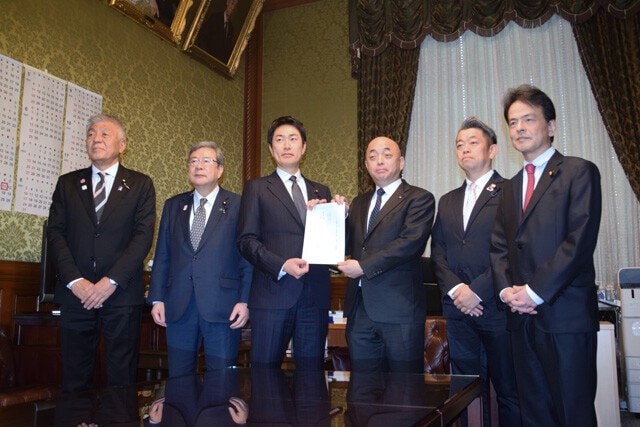 日本維新の会は、今年4月にライドシェアを全面解禁する法案を衆議院に提出した
