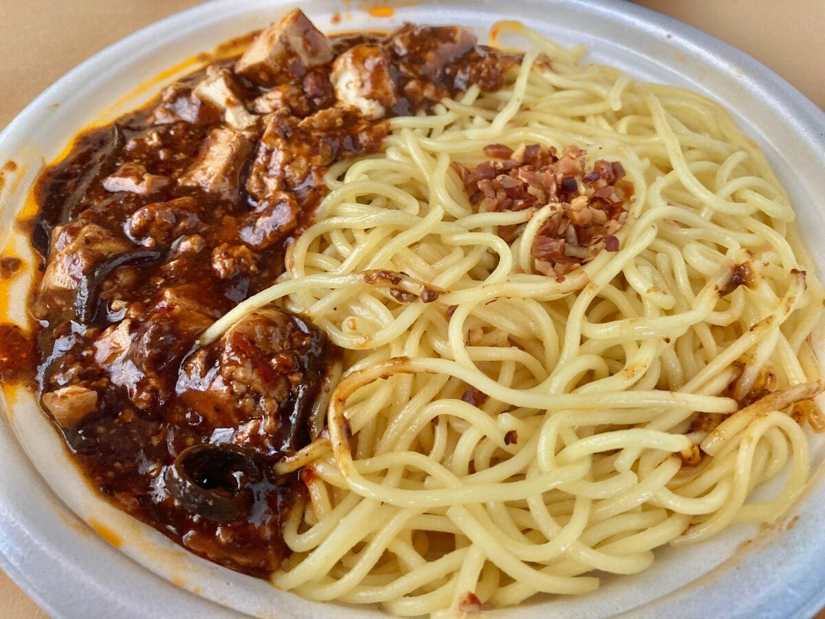 白米が欲しくなるほどの味わい!?【ファミマ】菰田欣也シェフ監修の麻婆焼そば