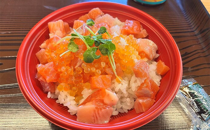 「ニジマス親子丼を堪能!」エリアトラウト釣行でニジマス42匹手中【滋賀・醒井養鱒場】