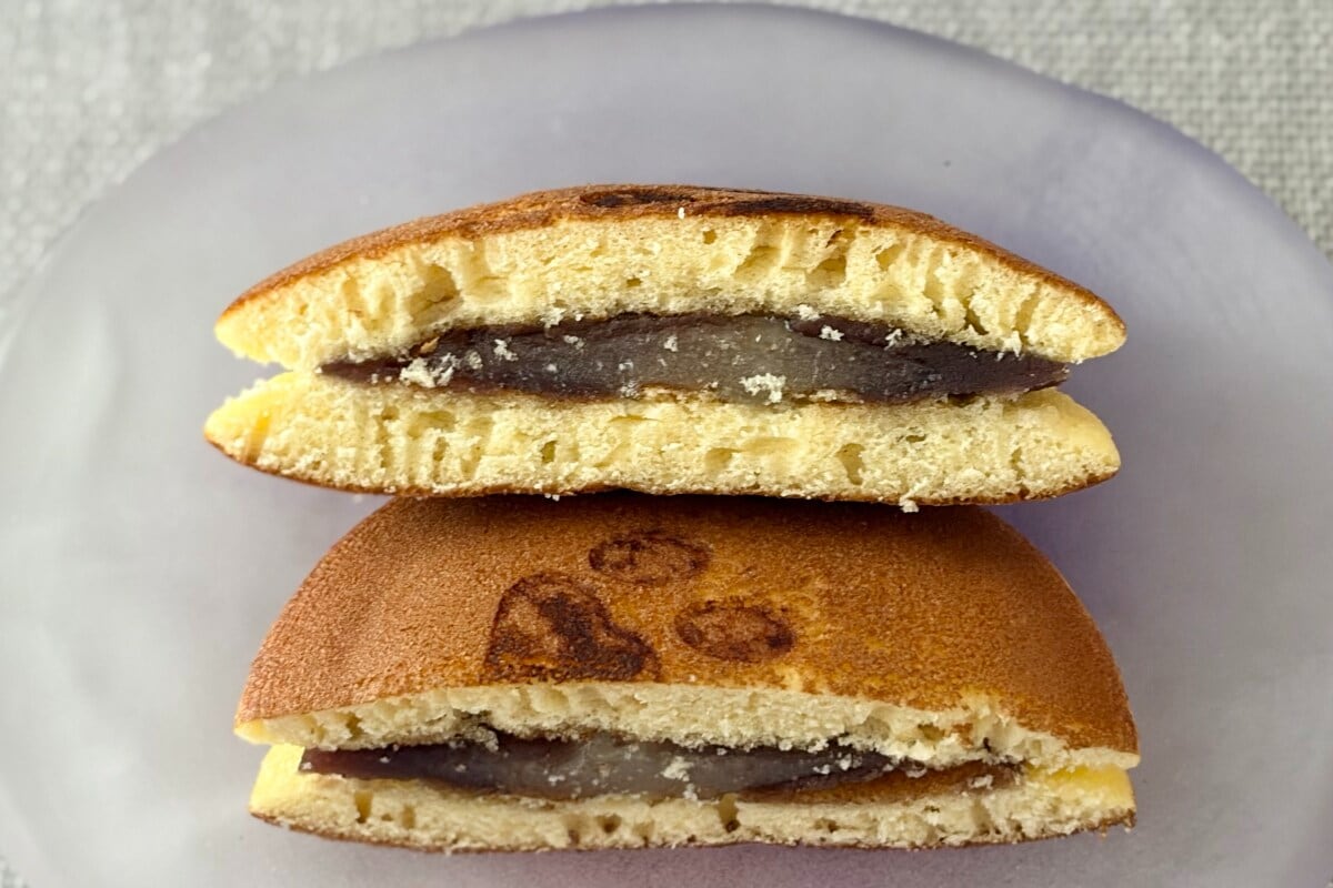 のび~るもちもち食感が美味!【ファミマ】に日本茶と楽しみたい猫おやつ