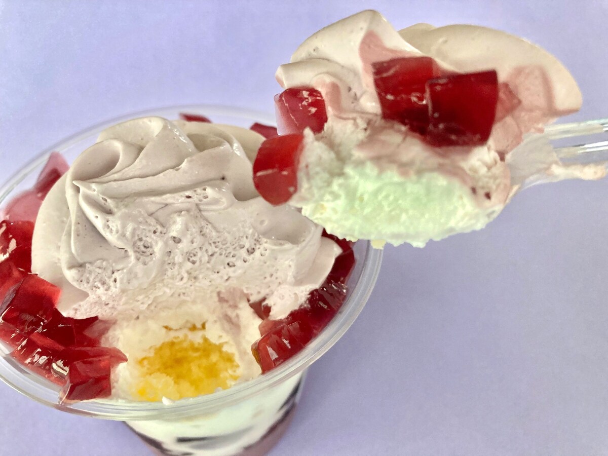 安定の美味しさ！大容量に満足！【ファミマ】ぶどうのパフェがウマすぎ！