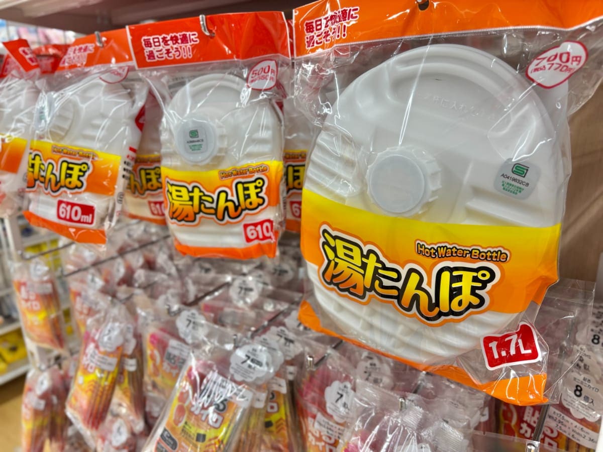 湯たんぽは100均で買える？その実力もチェック【ダイソー・セリア・キャンドゥ】