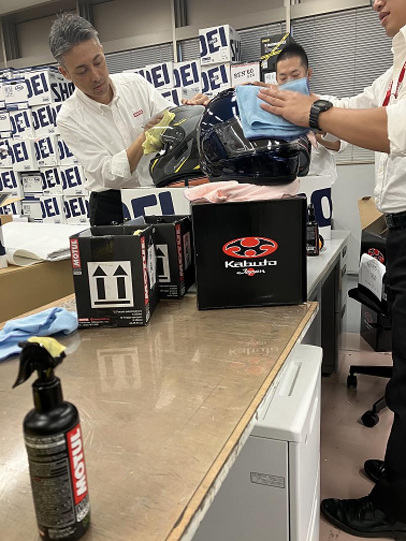 (株)ナップス「カンボジアへのヘルメット寄贈