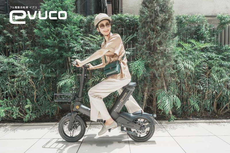 免許不要の“原付”evuco、ハンマーで叩いても壊れない頑丈ボディに特殊モーターで坂道スイスイ　コンセプトは「大人が自然に乗れる一台」
