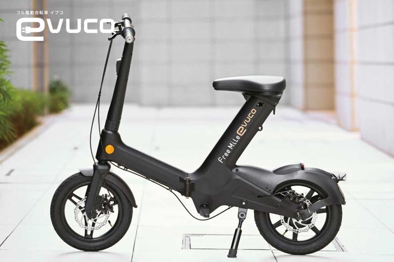 免許不要の“原付”evuco、ハンマーで叩いても壊れない頑丈ボディに特殊モーターで坂道スイスイ　コンセプトは「大人が自然に乗れる一台」