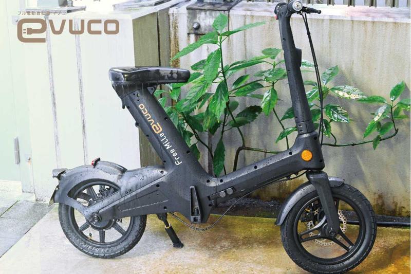 免許不要の“原付”evuco、ハンマーで叩いても壊れない頑丈ボディに特殊モーターで坂道スイスイ　コンセプトは「大人が自然に乗れる一台」
