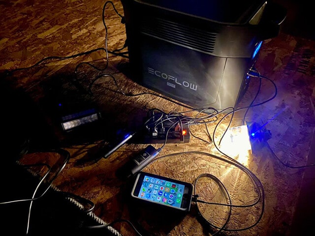 EV用のバッテリー技術を転用して開発され、現在世界的なヒット商品となっているポータブル電源。最大手である中国のEcoFlowは、能登半島地震の被災地へ同社のポータブル電源やソーラーパネルなどを100台以上も提供