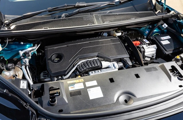 日常域で力強く、しかも静か。マイルドハイブリッドが走りに余裕をもたらす