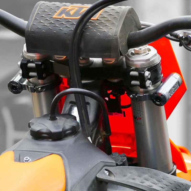 4K製「INTERNAL ステアリングダンパー」が登場! 必要なときだけ作動する慣性式ダンパーを採用 記事3