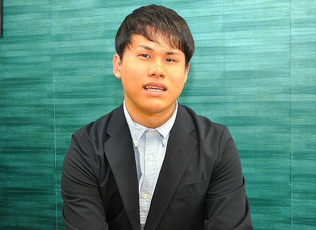 「見えない=できない」をなくす 全盲の学生起業家・川本氏の挑戦 東京都内でインタビューに答える川本一輝さん=2025年4月25日