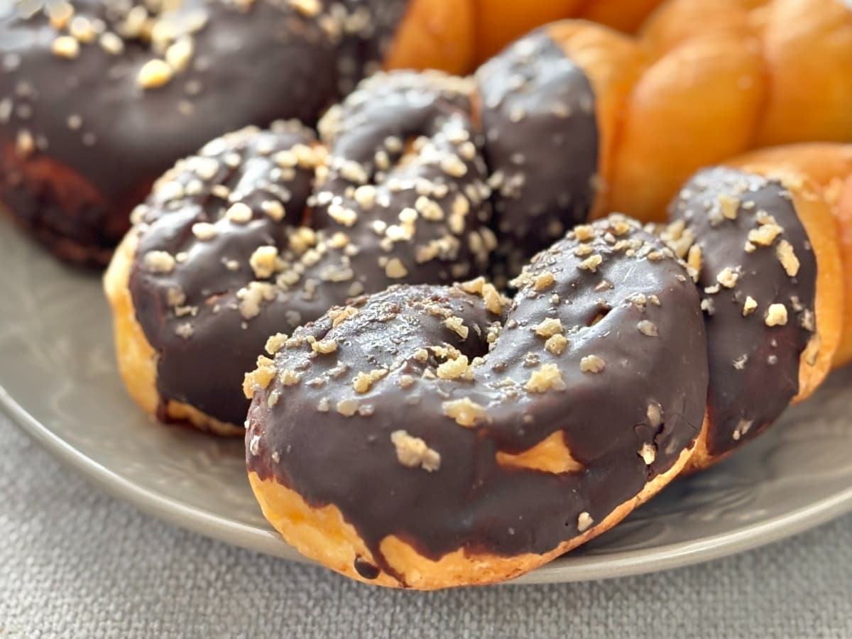 甘いものへの欲求が満たされる！【ファミマ】シェアもできちゃうドーナツ