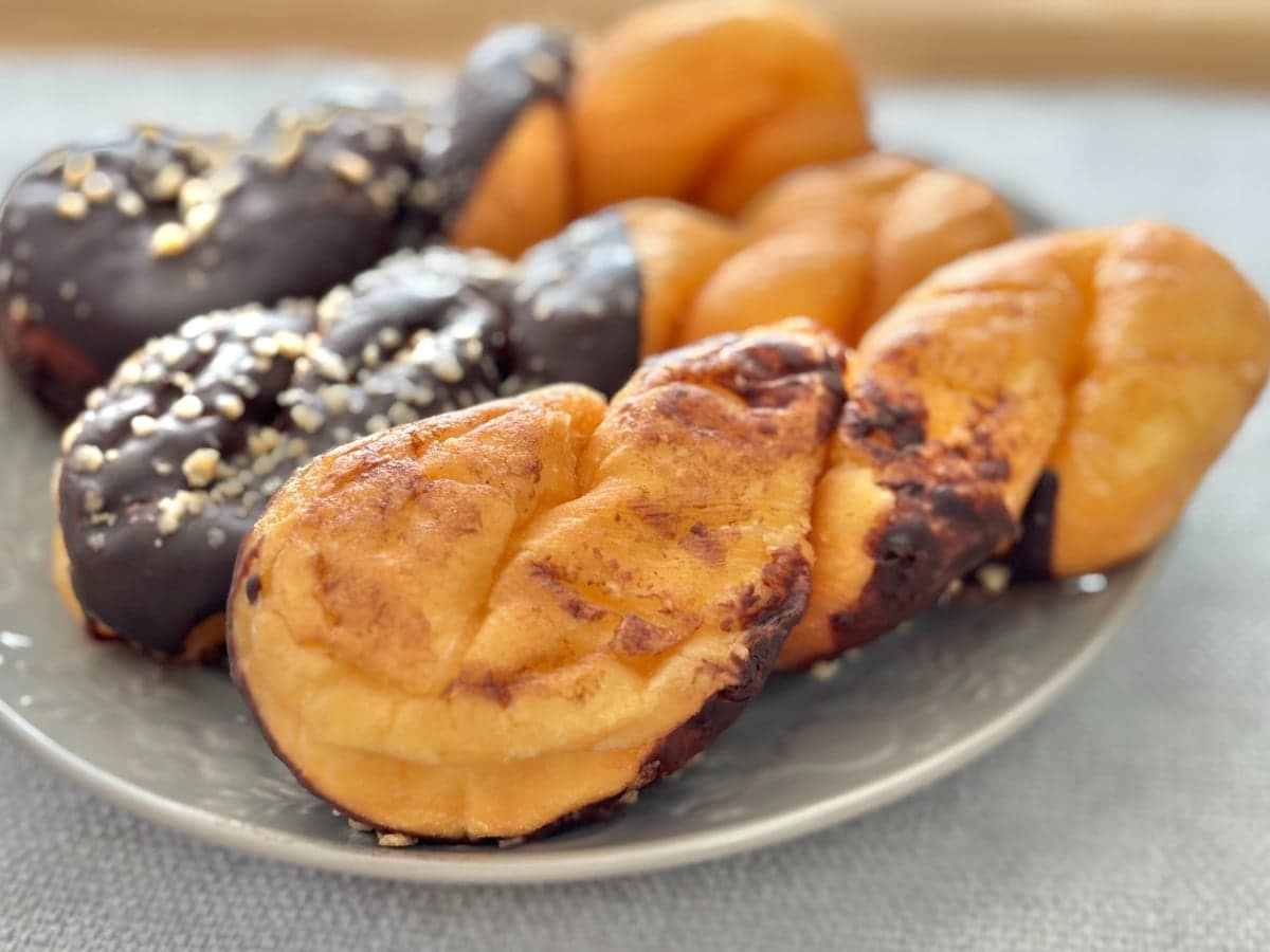 甘いものへの欲求が満たされる！【ファミマ】シェアもできちゃうドーナツ