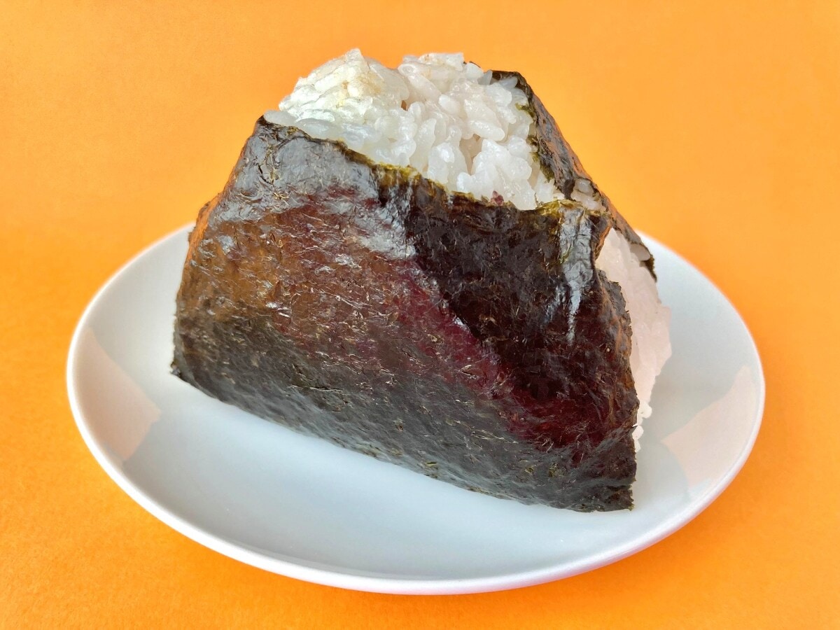 「おいしーーー！！」「具がたっぷり！！」【ファミマ】ぼんご監修のおむすび