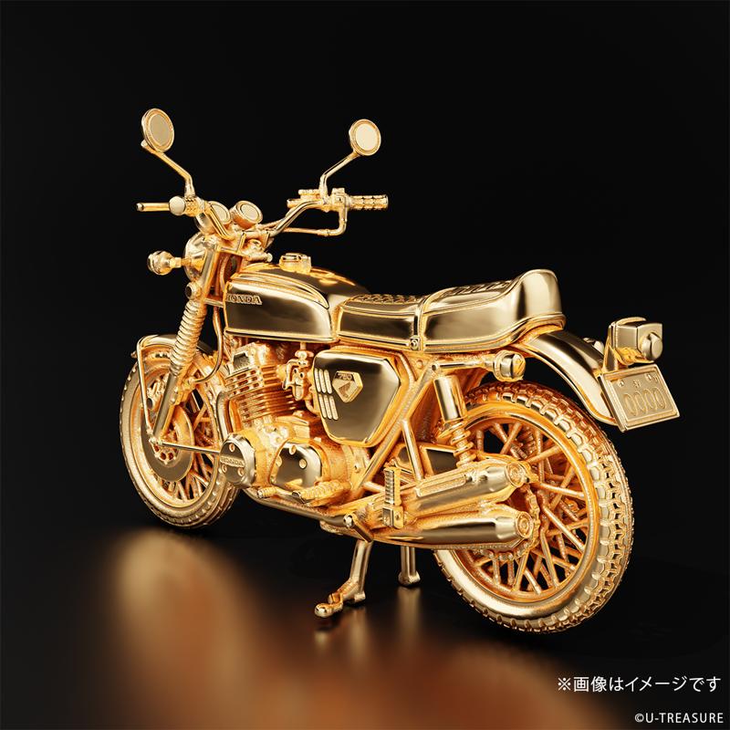 【Honda】”ナナハン”の代名詞「CB750FOUR」1969年モデルの1/24サイズ シルバー製フィギュア。ナンバープレートにシリアルナンバーを刻印