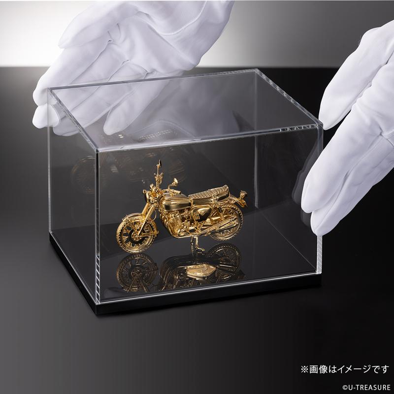【Honda】”ナナハン”の代名詞「CB750FOUR」1969年モデルの1/24サイズ シルバー製フィギュア。ナンバープレートにシリアルナンバーを刻印