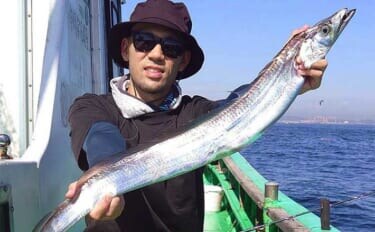 「型も数もバッチリ!」東京湾天秤タチウオ釣りでF4級25本キャッチ【神奈川・又エム丸】