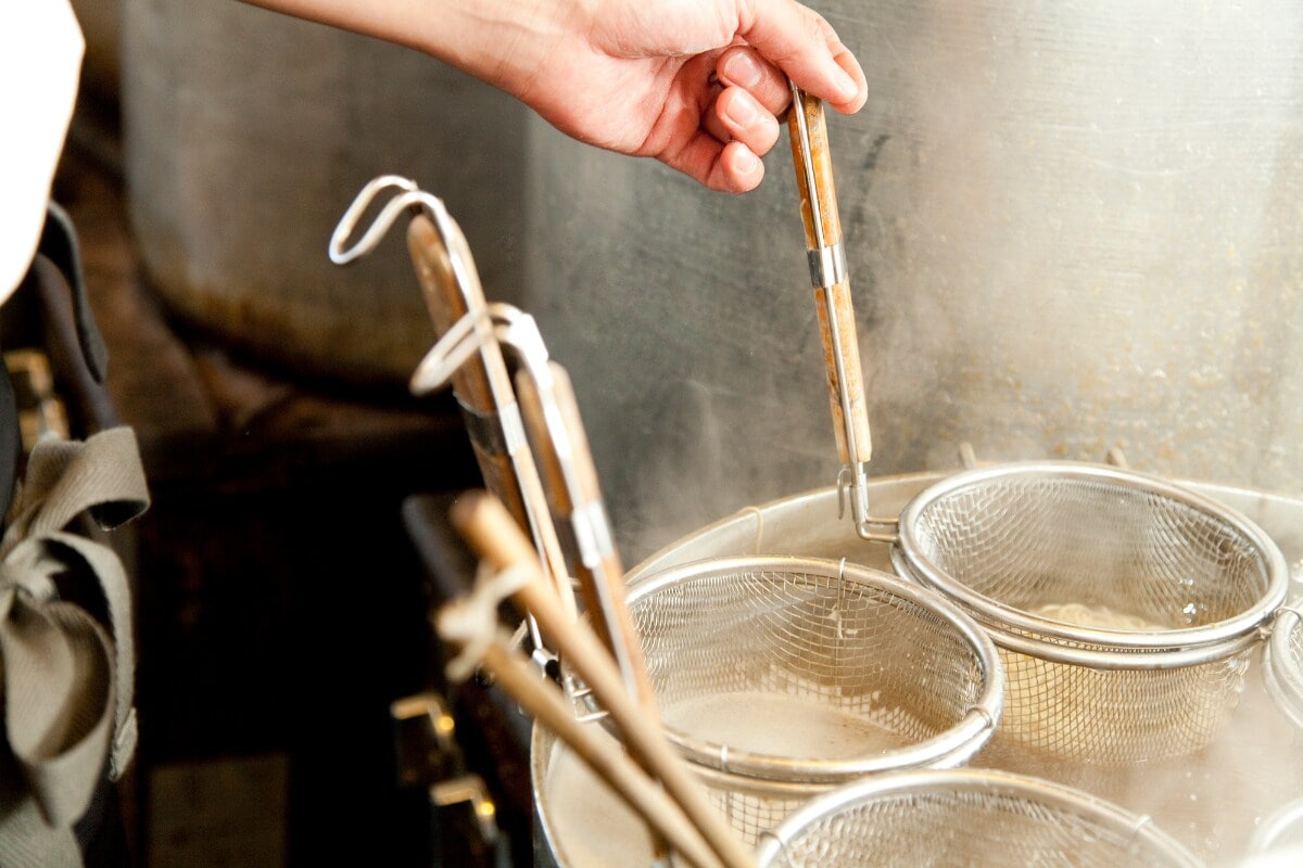 あのとき親の教えを守っていたら……年収400万・36歳女性が悔やむ“若気の至り”