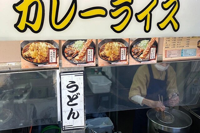 ホームに漂うつゆの香り