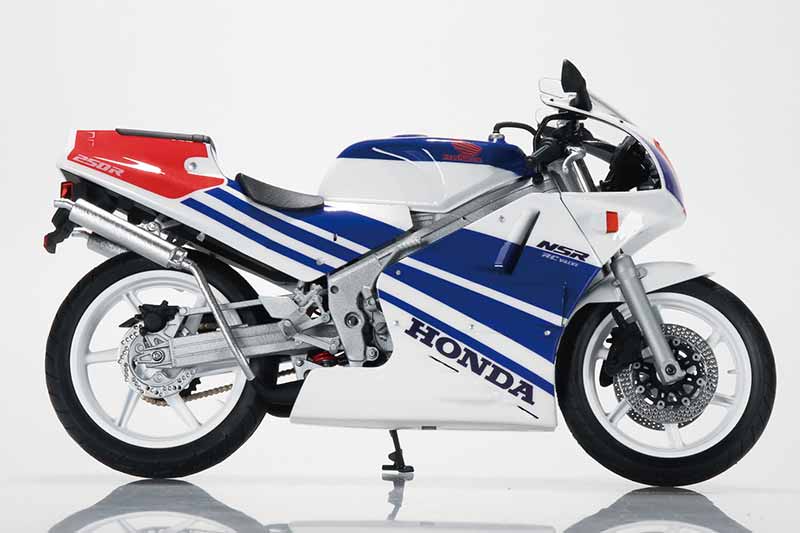 アオシマの1/12 完成品バイクシリーズに「Honda NSR250R '89」が登場! 記事4