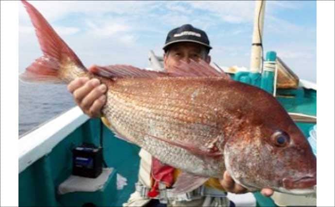 関西エリアの【船釣り特選釣果】左に寒ブリ右にマダイ！ジギング＆ディープタイラバリレーで良型連発