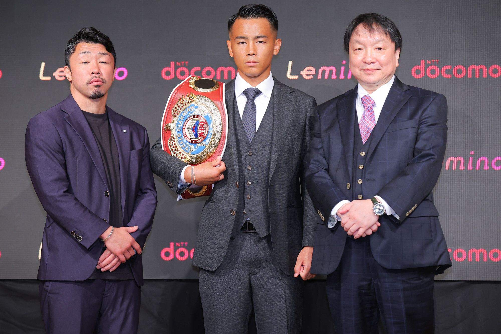 「NTTドコモ presents Lemino BOXING 井上尚弥vsサム・グッドマン 武居由樹 防衛戦 世界タイトルマッチ開催発表記者会見」に登壇した八重樫東トレーナー、武居由樹選手、大橋秀行会長　撮影：大野代樹