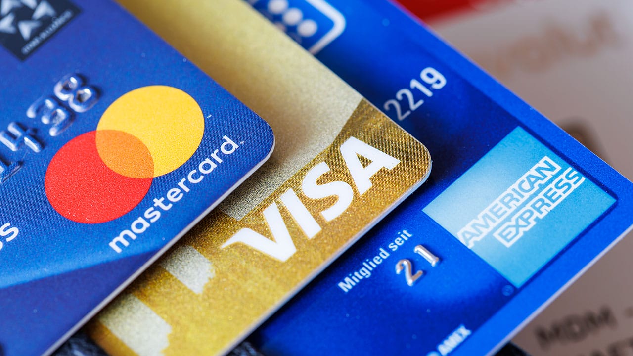 クレジットカードの所持枚数は「1〜2枚」が主流 利用スタイルは「一本化」と「最適化」に二極化の画像1