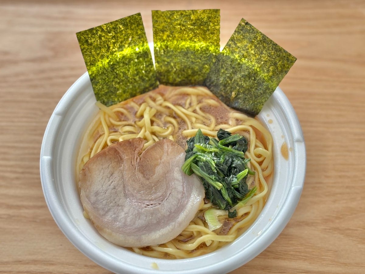 「レベチに美味い」「濃厚スープ」【セブン】人気店監修のチルド麺って?