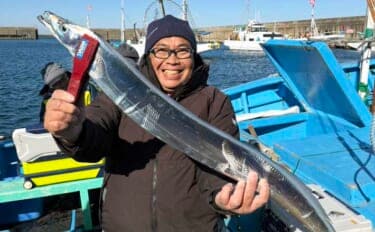 船のルアータチウオゲームでドラゴン級連発【茨城・久保丸】浅場20mをジグヘッド＋ワームで攻略