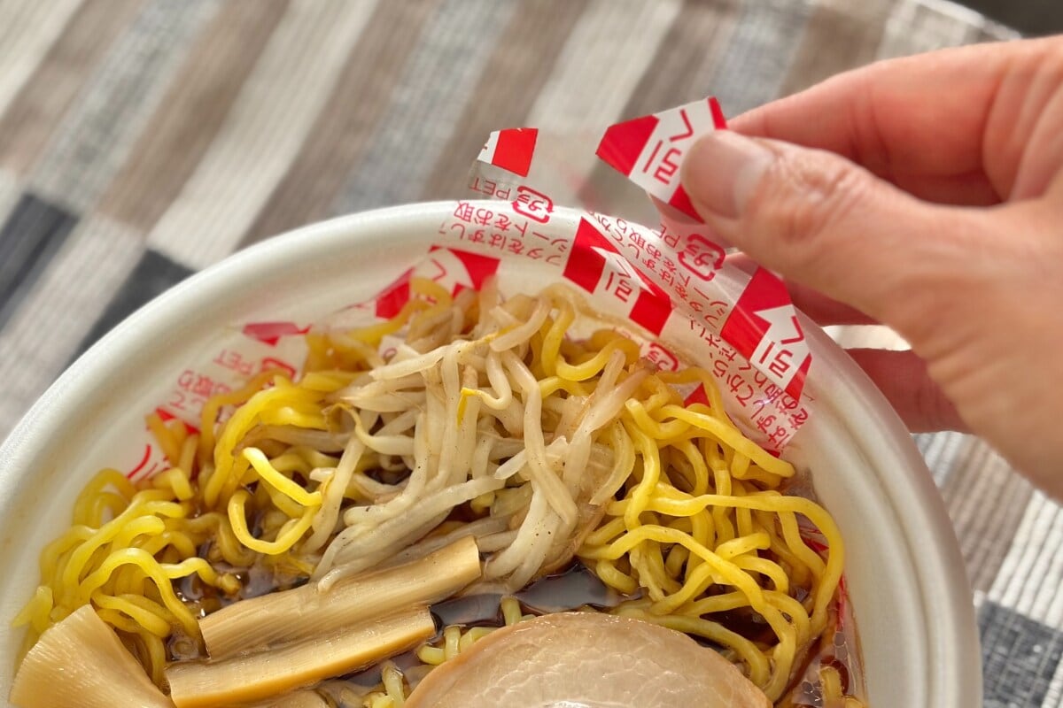 深みのある濃厚スープ!【ファミマ】札幌の老舗店が監修した醤油ラーメン