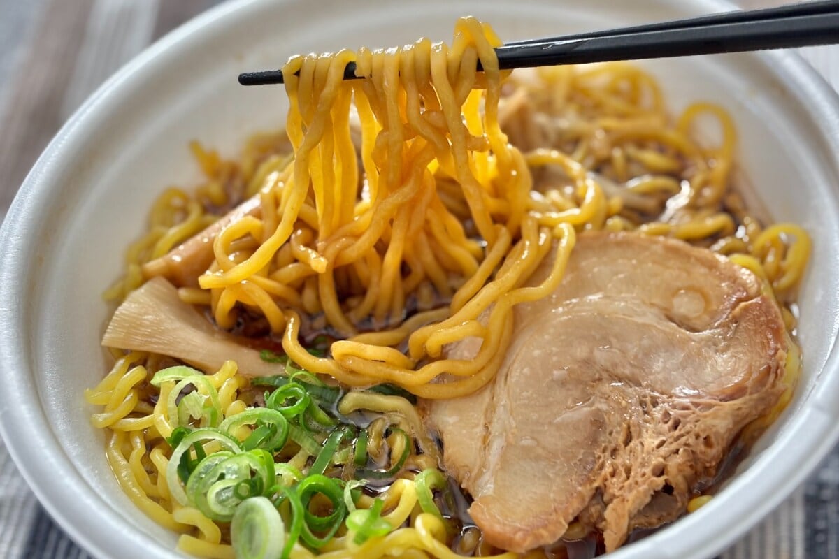深みのある濃厚スープ!【ファミマ】札幌の老舗店が監修した醤油ラーメン