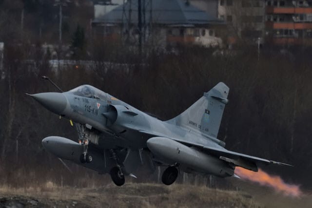 2月6日、フランスからミラージュ2000－5　第4世代戦闘機が9機、到着した。活躍が期待され、数日後にはロシアから飛来した巡航ミサイルを撃墜した（写真：柿谷哲也）