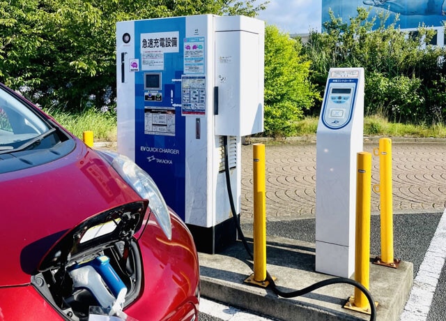 公共充電設備の拡充の遅れも、日本のEV普及の足かせの一つと言われている