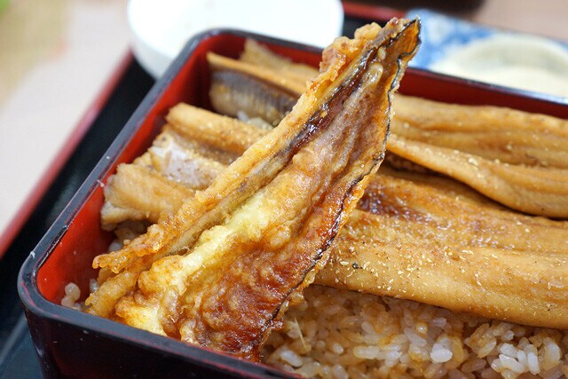 穴子天・オン・煮穴子