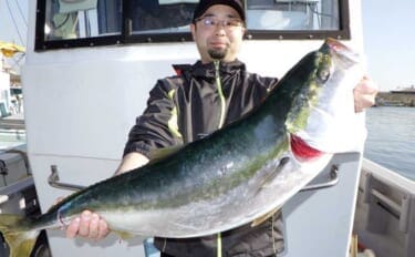 【沖釣り釣果速報】10kg超ブリ浮上に船上熱狂！イワシの泳がせ釣りで全員安打達成（愛知）