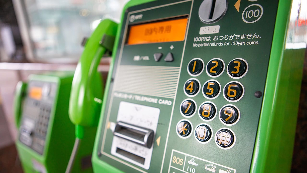 スマホが使えない時の“最後の砦”！災害時に頼れる“公衆電話”の意外な強さと使い方の画像1