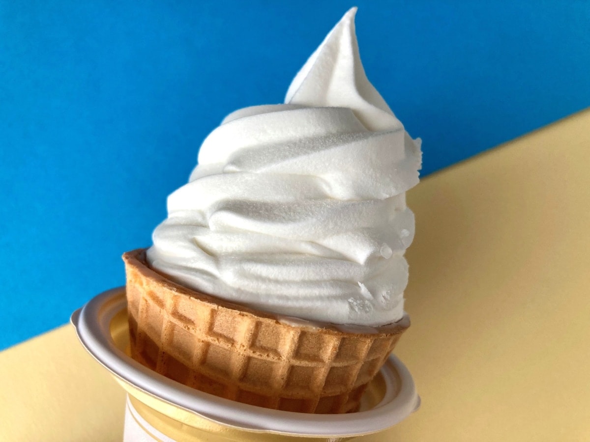 「すっきりとしたミルク感が味わえた!」「美味しい!」【ローソン】アイスがぎっしり詰まったワッフルコーン