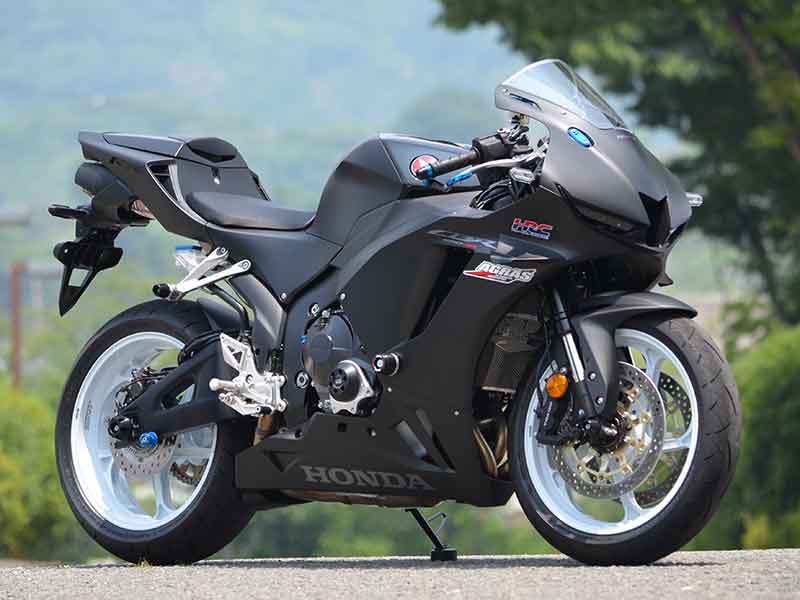 アグラスから CBR600RR(20-)用「バックステップ/トップブリッジ/ハンドルSET」が発売! メイン