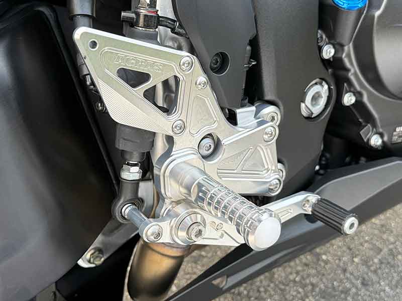 アグラスから CBR600RR(20-)用「バックステップ/トップブリッジ/ハンドルSET」が発売! 記事1