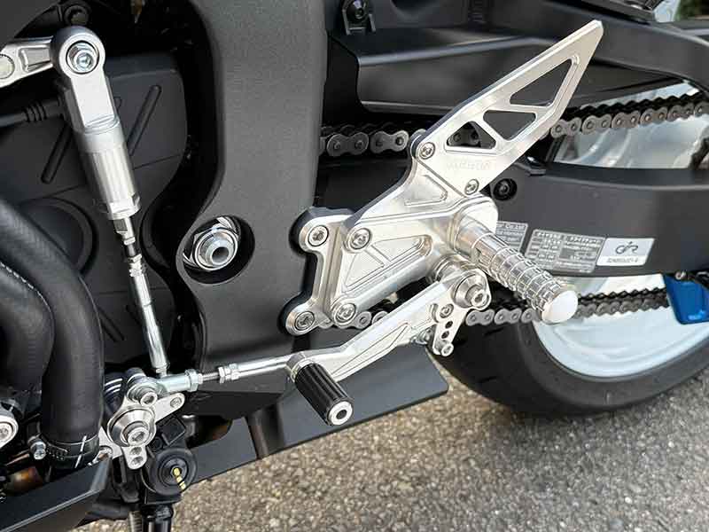 アグラスから CBR600RR(20-)用「バックステップ/トップブリッジ/ハンドルSET」が発売! 記事2