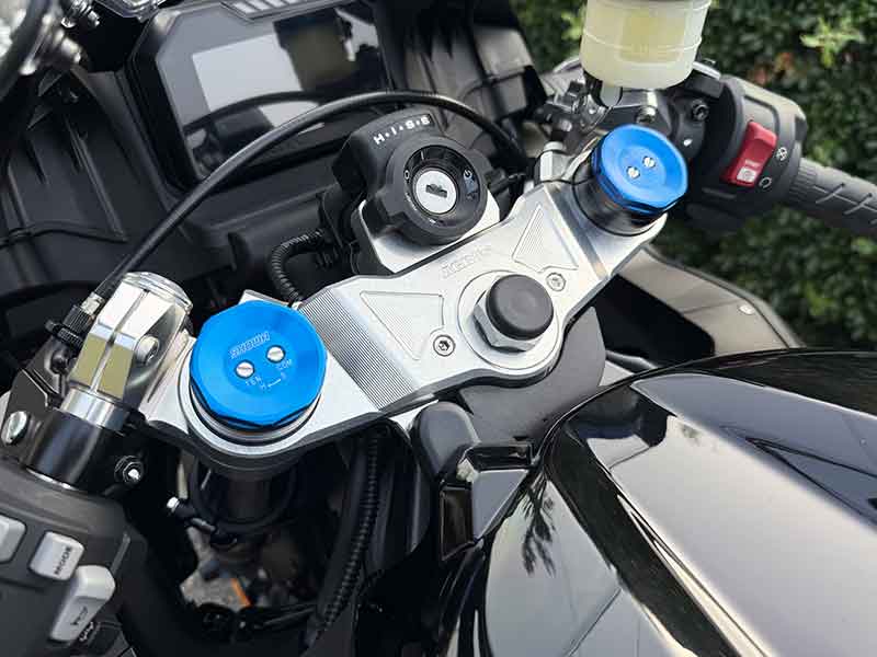アグラスから CBR600RR(20-)用「バックステップ/トップブリッジ/ハンドルSET」が発売! 記事3