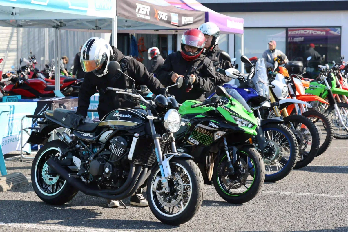人気となったのが６台のローダウンモデルの試乗車。左からZ900RS、Ninja ZX-25R、TENERE700、R12G/S、690ENDURO R、CT125HunterCub。