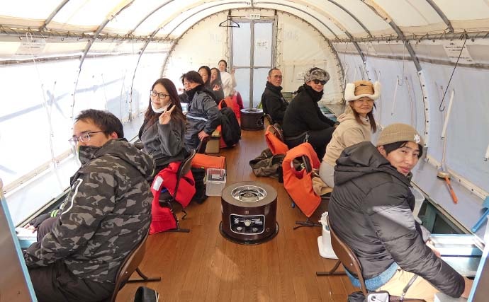 「寒風知らずの快適空間」ドーム船で12年ぶりのワカサギ釣り満喫【神奈川・相模湖】