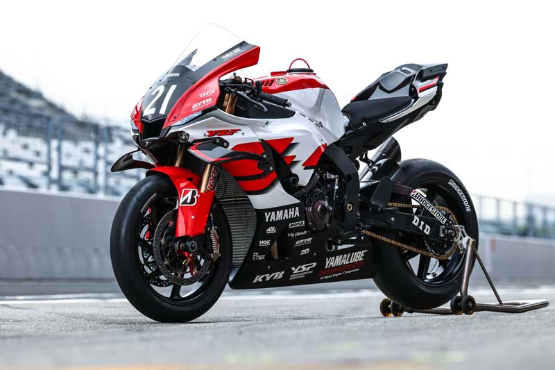 【ヤマハ】「#21 YAMAHA RACING TEAM」が鈴鹿8耐に参戦する「YZF-R1」をお披露目!カラーは99年のYZF-R7がモチーフ 記事2